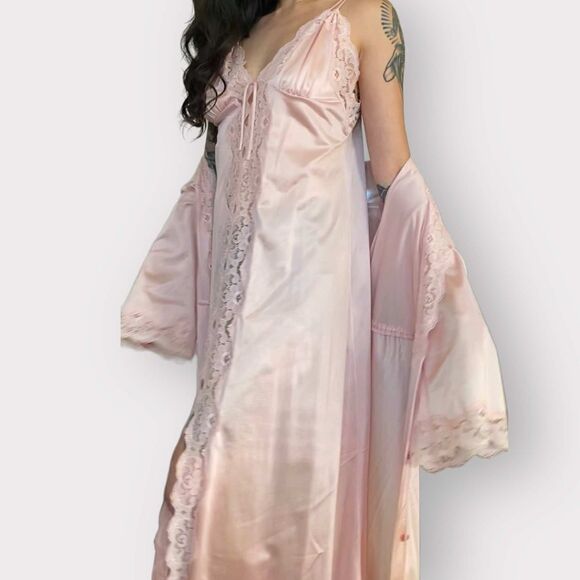 70’s Pastel Pink Lace Detailed Robe & Nightgown by Tom Bezduda for Barad Co. - Picture 2 of 13
